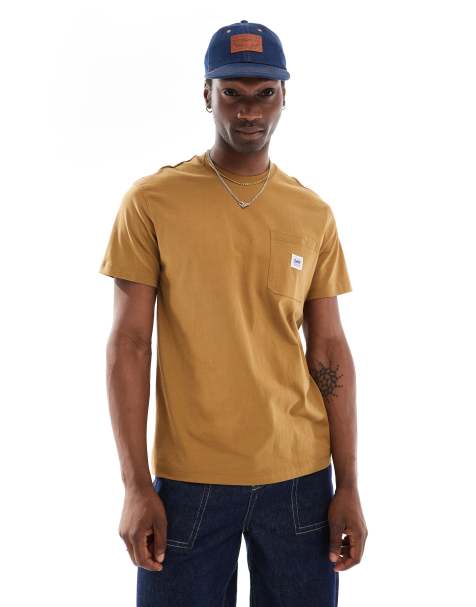 Lee – Workwear – T-Shirt in Hellbraun mit Logo-Tasche und entspannter Passform - view 1