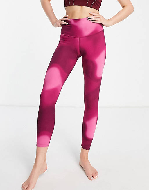 Mujer Yoga y estudio | Leggings 7/8 rosas de talle alto con estampado de tejido Dri-FIT de Nike Yoga - TQ72208