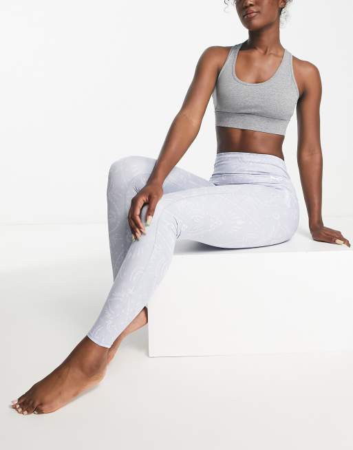 Leggings azules estampados de talle alto de PUMA Yoga Studio, 4 de 4