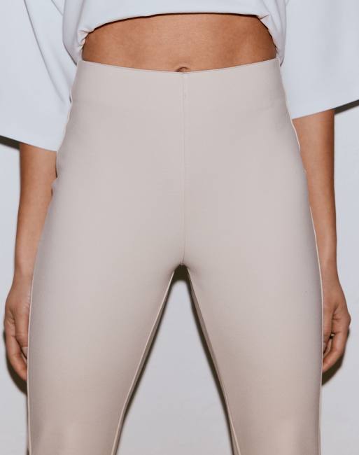 Leggings beis acampanados Sand Luxe de Aim'n, 2 de 4