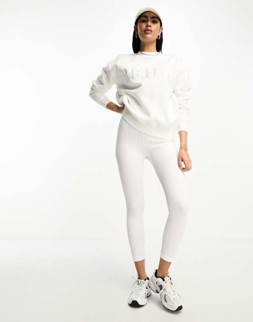 Leggings blanco leche con diseño contorneado de canalé sin costuras de Six Stories 