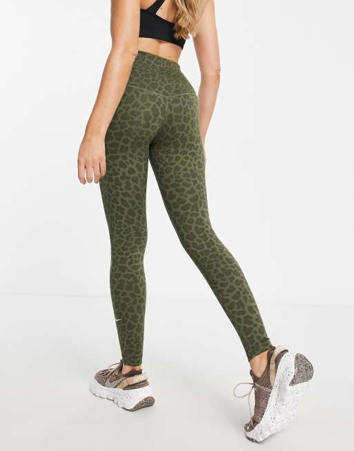 Leggings caquis de talle alto con estampado de leopardo One Dri FIT de Nike Training