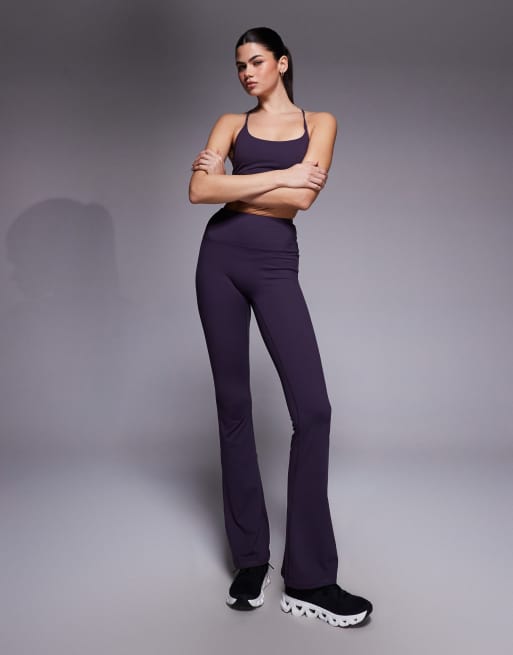 Leggings color brezo para yoga de talle alto y corte slim acampanado de tejido suave Icon de 4505