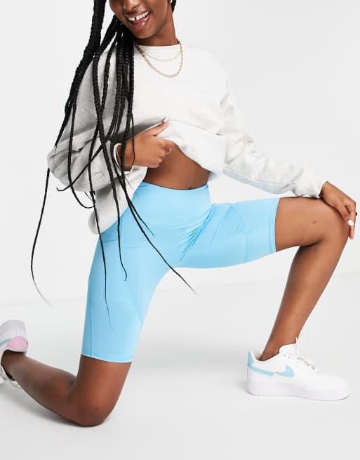 Leggings cortos azules deportivos de Love & Other Things (parte de un conjunto)