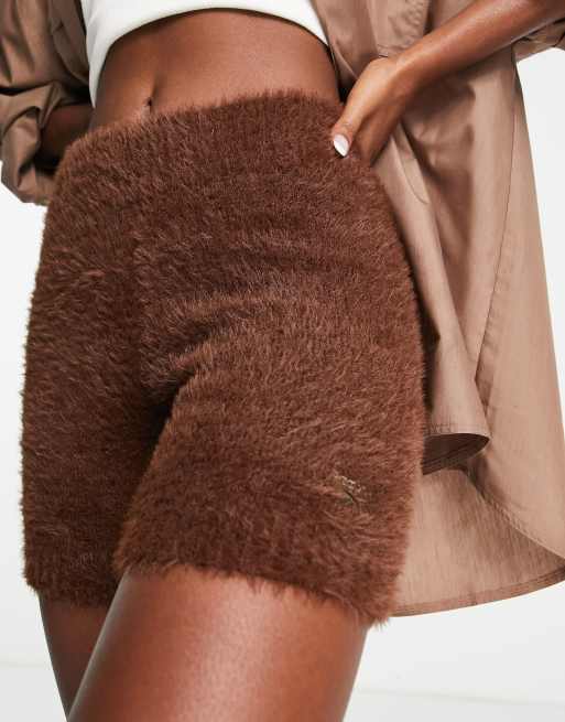 Leggings cortos marrones suaves de punto mullido de Reebok