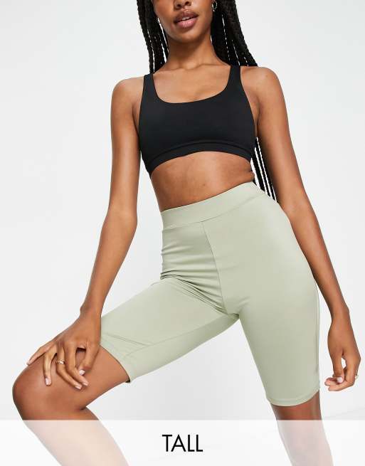 Leggings cortos verde salvia deportivos de Hoxton Haus Tall
