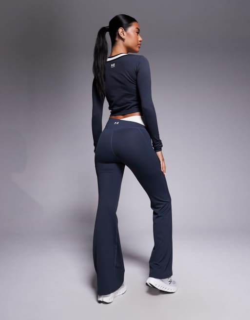 Leggings de campana azul marino y blanco susurro Wander de PE Nation, 4 de 5