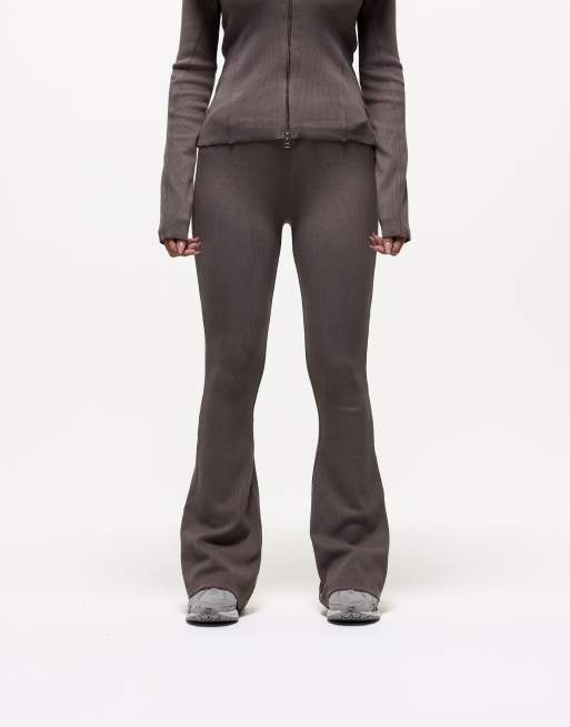 Leggings de campana marrones con detalle cruzado de canalé de Good For Nothing, 5 de 5