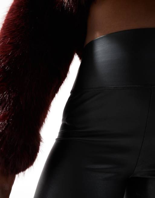 Leggings de efecto mojado en negro de New Look ASOS