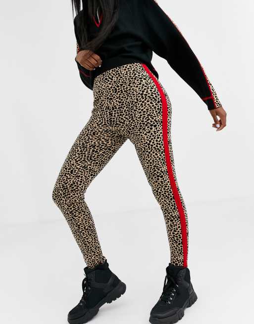  Conjunto de esquí con estampado animal de ASOS DESIGN , 3 de 3