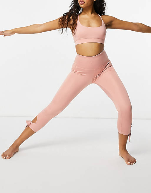 Leggings de yoga con detalle anudado en rosa té de South Beach