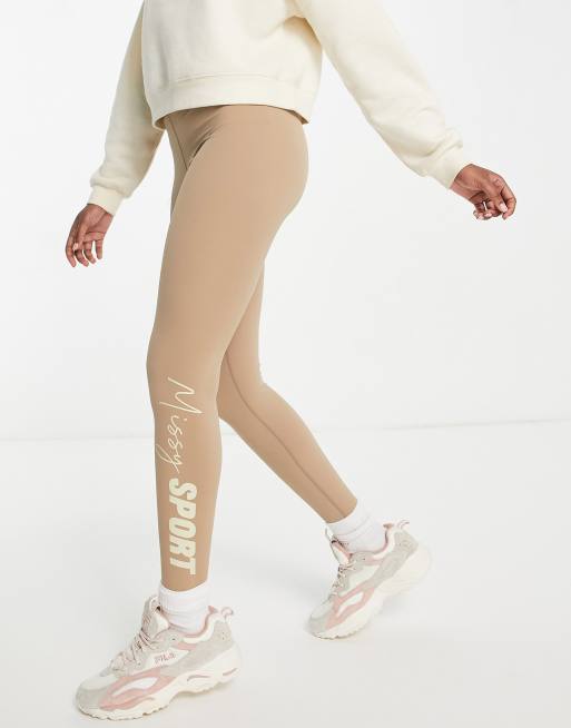 Leggings deportivos marrones con parte trasera fruncida de Missy Empire