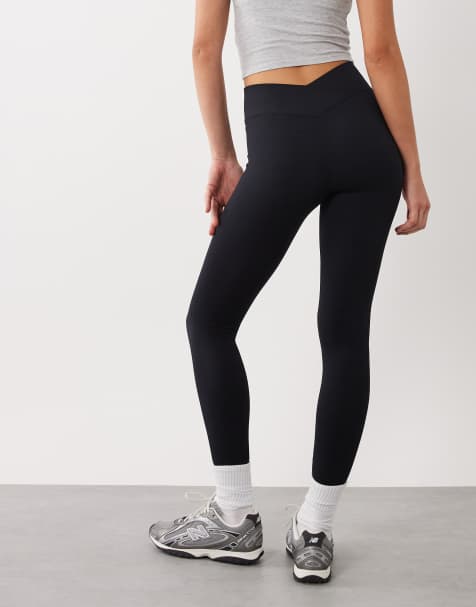 Leggings deportivos negros de talle alto sin costuras con detalle cruzado en la parte trasera de canalé fino de 4505 - view 1