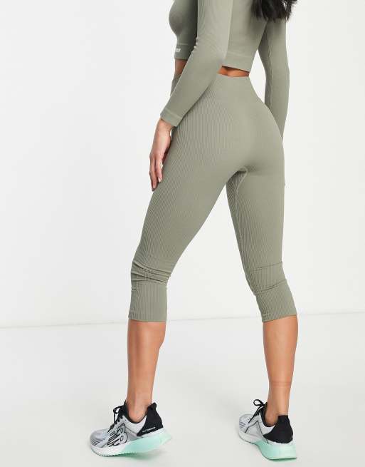 Leggings deportivos verde salvia sin costuras de Urban Threads Petite, 2 de 4