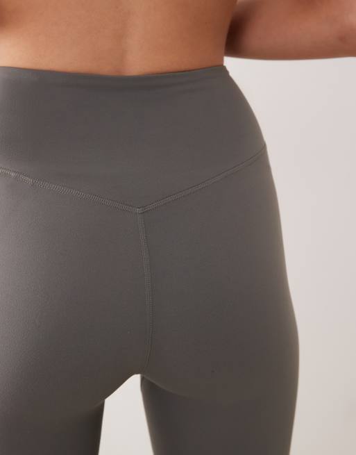 Leggings grises sin costuras de tejido suave de ARKET (parte de un conjunto), 5 de 5