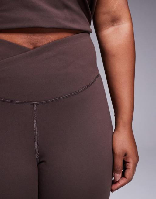Leggings marrón chocolate ciruela para yoga de corte slim
