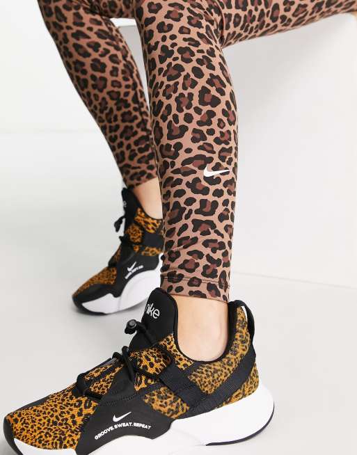 Leggings marrones de talle alto con estampado de leopardo One Dri FIT de Nike Training