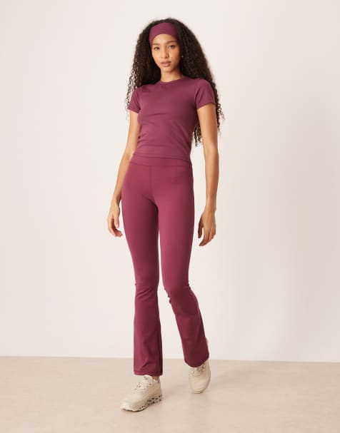 Leggings morado baya para yoga de corte slim acampanado y talle alto de tejido suave Icon de 4505 - view 1