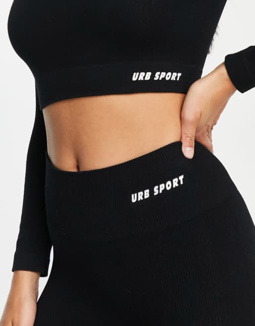Leggings negros deportivos sin costuras de Urban Threads Petite, 3 de 4