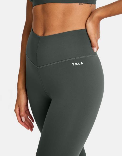 Leggings verde musgo oscuro con cintura de pico SkinLuxe de TALA, 2 de 4