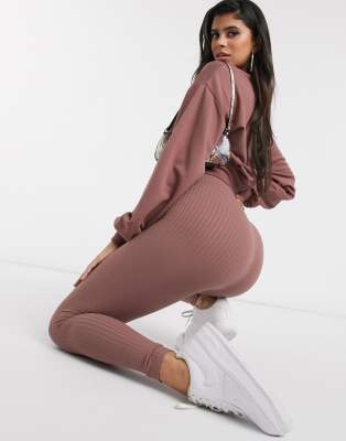 трикотаж легинсы. трикотажные легинсы в рубчик. легинсы женские трикотажные. лосины красные короткие. трикотажные легинсы.