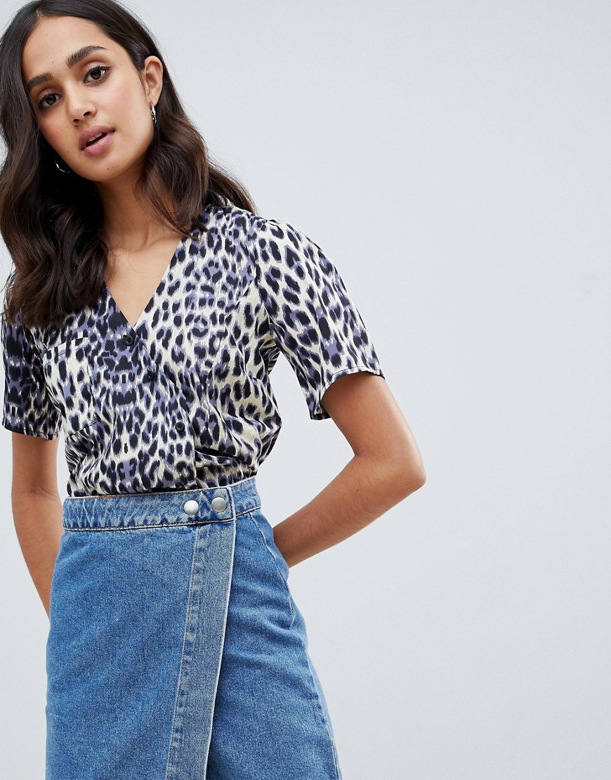 Leopardprintet bluse med gennemgående knapper fra Wednesday's Girl-Multifarvet
