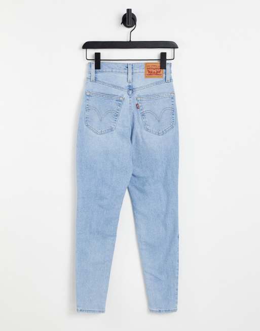 Levi high waisted ripped mom jean in ligh wash