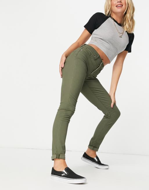 Levis 311 – Oliwkowe modelujące sylwetkę jeansy o obcisłym kroju