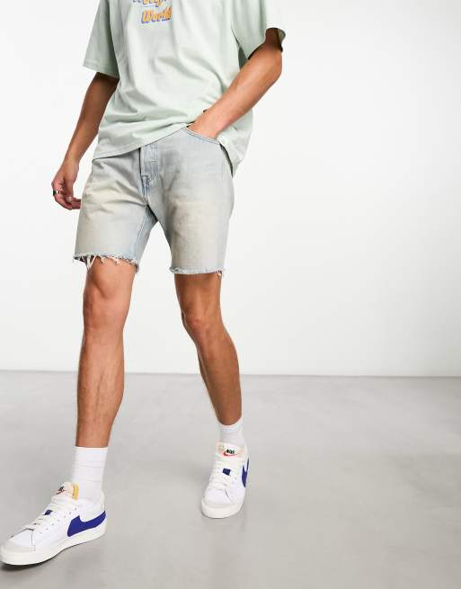 Levi's - 501 '93 - Pantaloncini di jeans lavaggio azzurro con frange sui bordi, 2 di 4