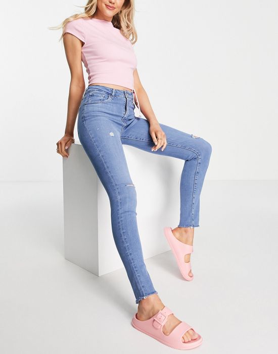 https://images.asos-media.com/products/levis-501-crop-jeans-in-blue/201836086-1-jazzpop?$n_550w$&wid=550&fit=constrain