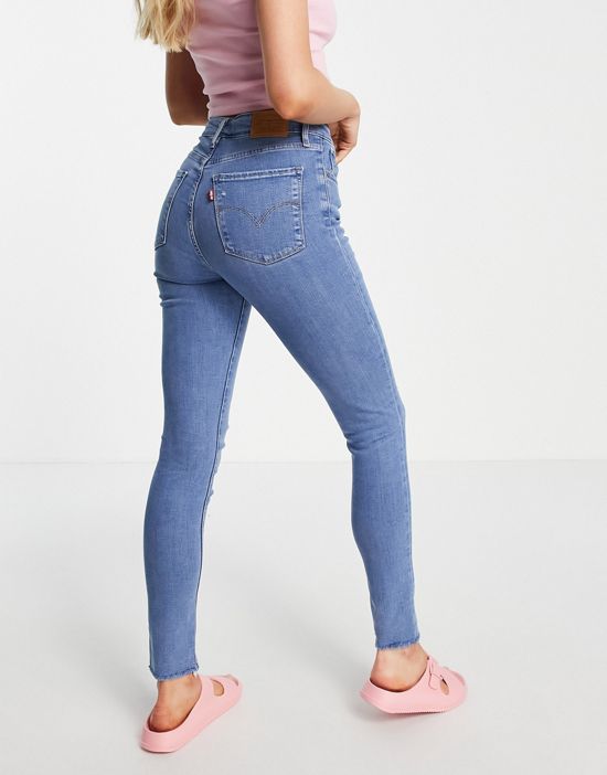 https://images.asos-media.com/products/levis-501-crop-jeans-in-blue/201836086-4?$n_550w$&wid=550&fit=constrain