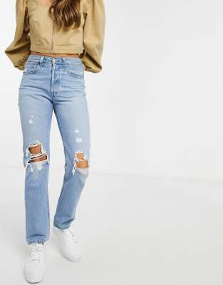 Levi's 501 crop jeans in store midwash blue