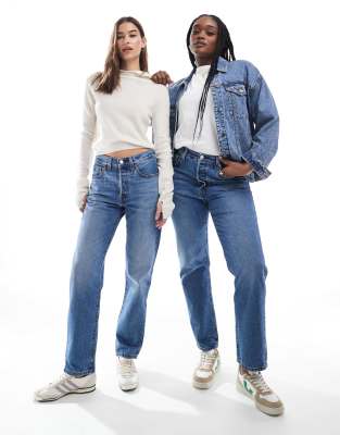 Levi's - 501 - Cropped-Jeans in mittelblauer Waschung mit geradem Schnitt