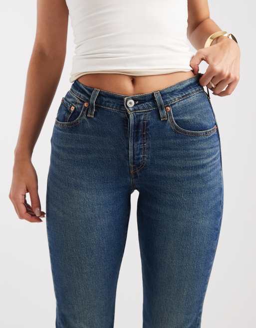 Levi's 501 hourglass højtaljede jeans med lige ben i mellemvask blå denim, 4 af 5