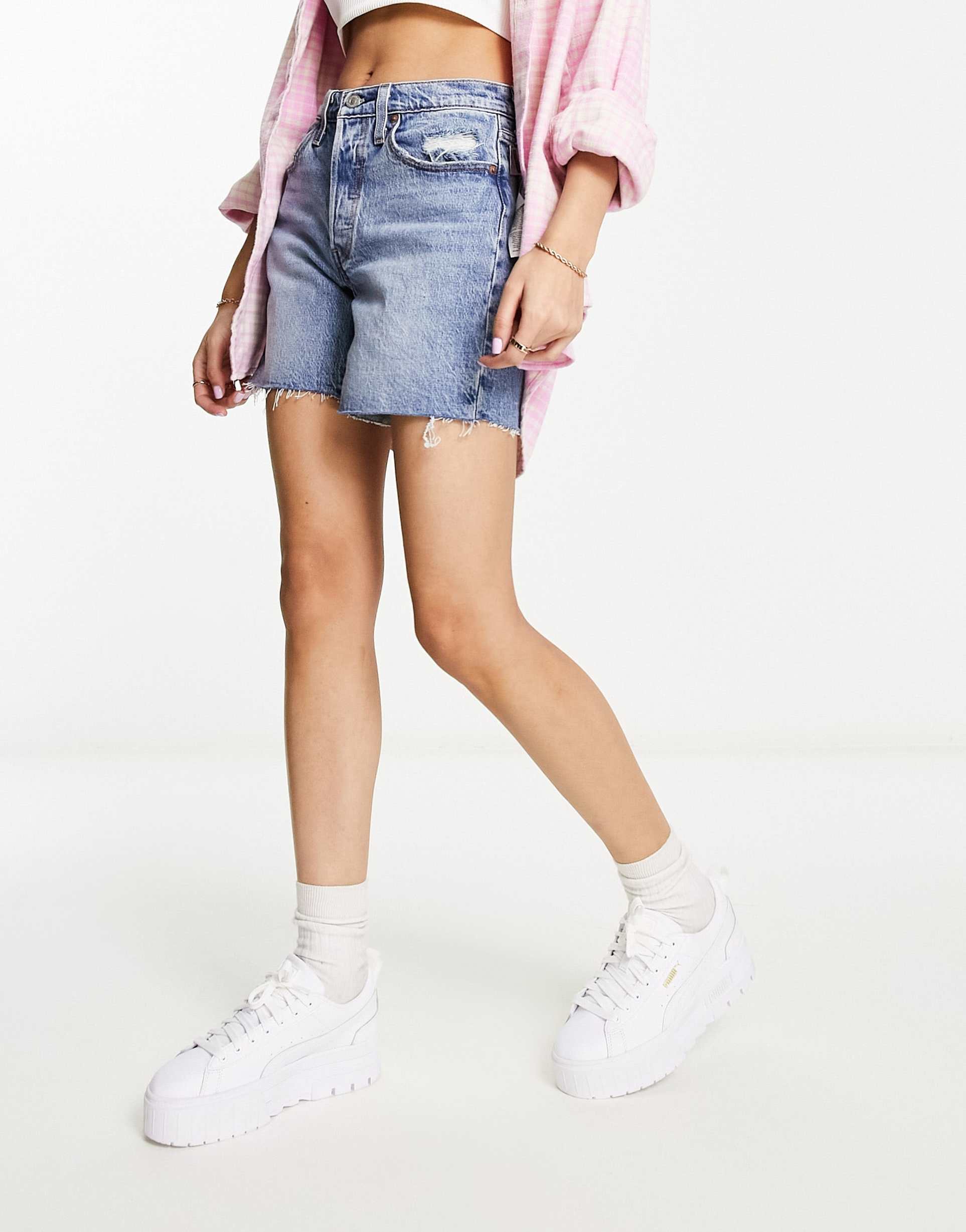 levi's 501 original mid thigh shorts in mid wash blue