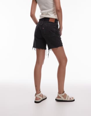 Levi's - 501 - Shorts in Schwarz mit mittlerer Beinlänge und Used-Saum