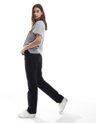 Levi's - 501 - Straight Jeans in Schwarz mit Cropped-Schnitt