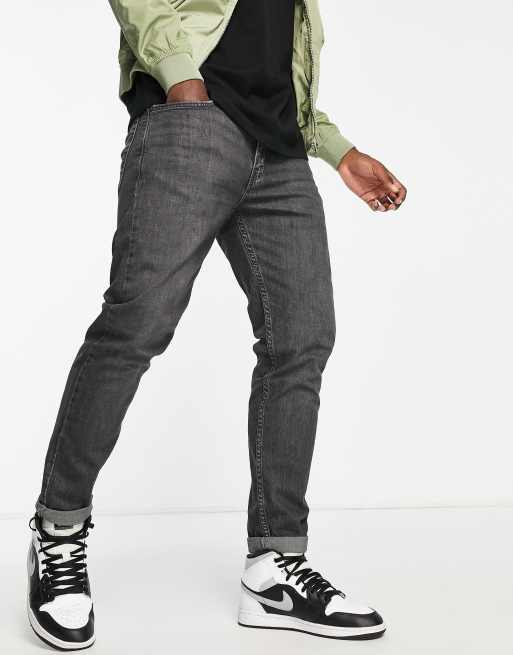 Levi's – 502 – Bleksvarta, avsmalnande jeans