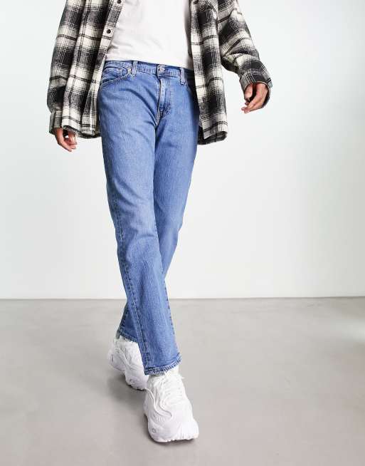 Levi's – 502 – Schmal zulaufende Jeans in mittelblauer Waschung
