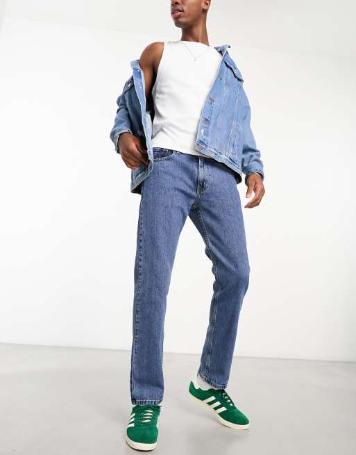 Levi's – 502 – Schmal zulaufende Jeans in mittelblauer Waschung