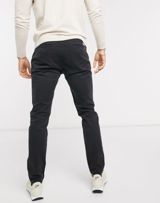 black levi slim straight jeans