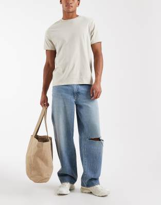 Baggy-Jeans in Mittelblau mit Knieriss Blau W36 L32