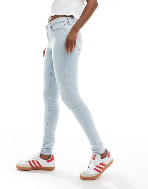 Levi's – 710 – Bardzo obcisłe jeansy w jasnoniebieskim kolorze
