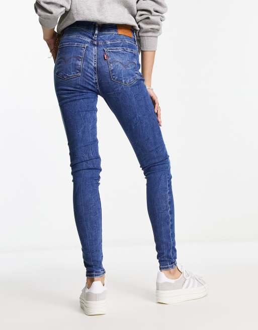 Levi's - 720 - Vaqueros muy ajustados de talle alto con lavado azul medio, 2 de 5
