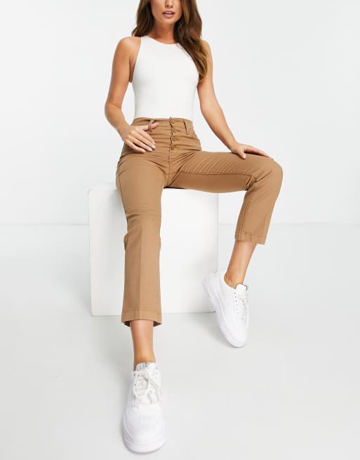Levi's – 724 – Beżowe jeansy z podwyższonym stanem i prostymi, skróconymi nogawkami