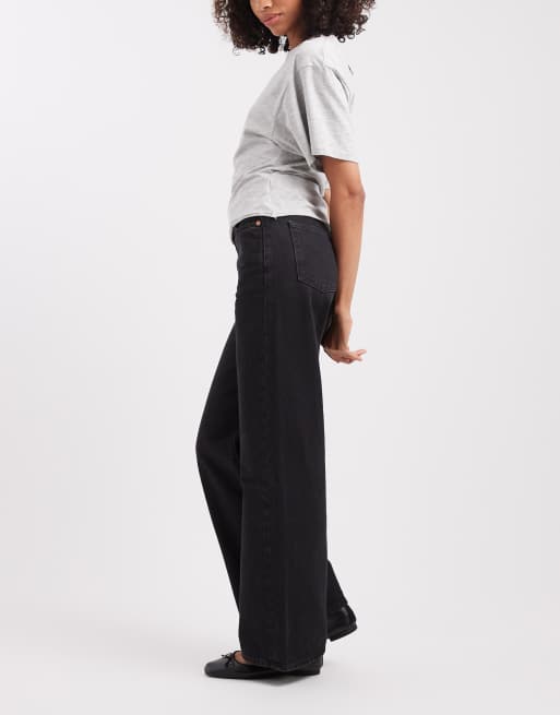 Levi's 728 high rise wide leg jeans in washed black, 3 of 5
