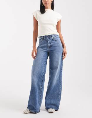 Levi's - 728 - Jeans aus Stretch mit weitem Bein und hohem Bund in Mittelblau