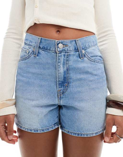 Levi's 80s mom shorts in light blue