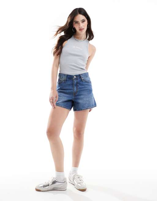 Levi's 80s mom shorts in mid blue