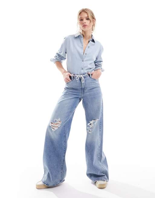 Levi's - '94 - Baggy jeans met wijde pijpen in lichtblauw met wassing en distressed details